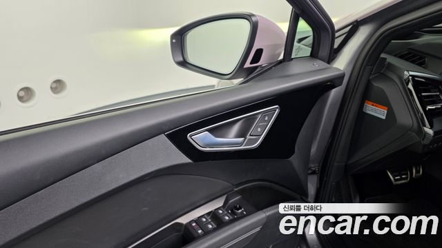 Audi Q4 e-tron 2025 — photo 34