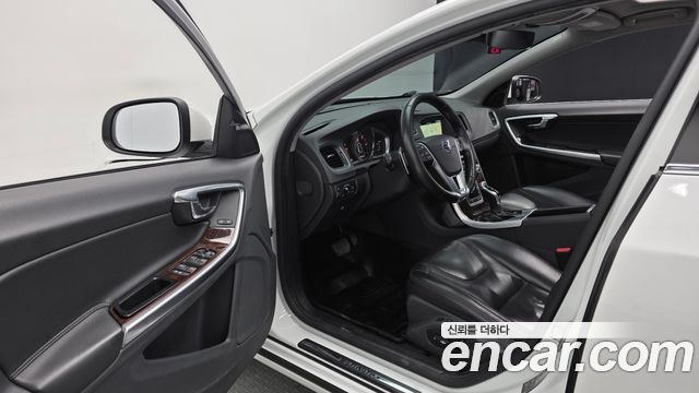 Volvo S60 2017 — photo 10