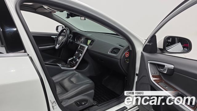 Volvo S60 2017 — photo 11