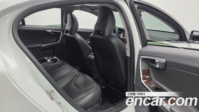 Volvo S60 2017 — photo 12
