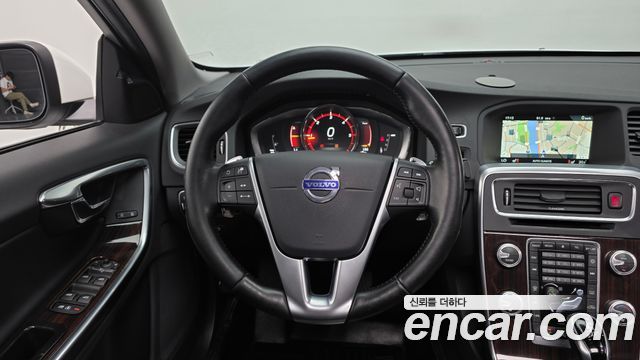 Volvo S60 2017 — photo 13