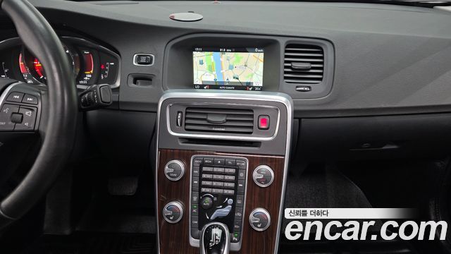 Volvo S60 2017 — photo 14