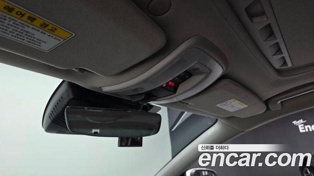 Volvo S60 2017 — photo 17