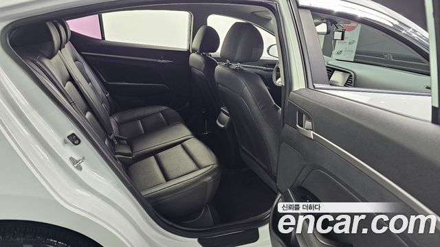 Hyundai AVANTE 2019 — photo 11