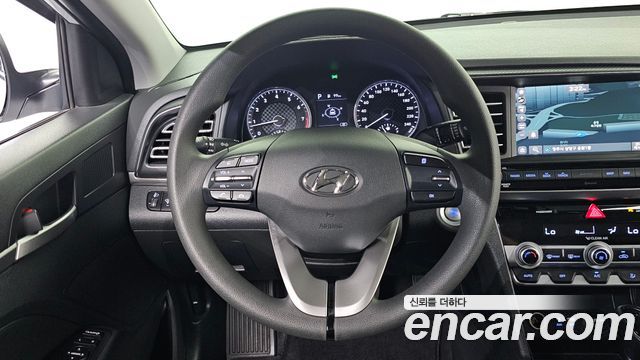 Hyundai AVANTE 2019 — photo 15