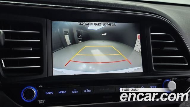Hyundai AVANTE 2019 — photo 17