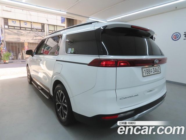 Kia Canival 2021 — photo 2