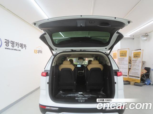 Kia Canival 2021 — photo 17