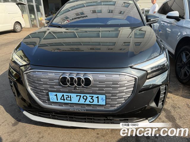 Audi Q4 e-tron 2025 — photo 1