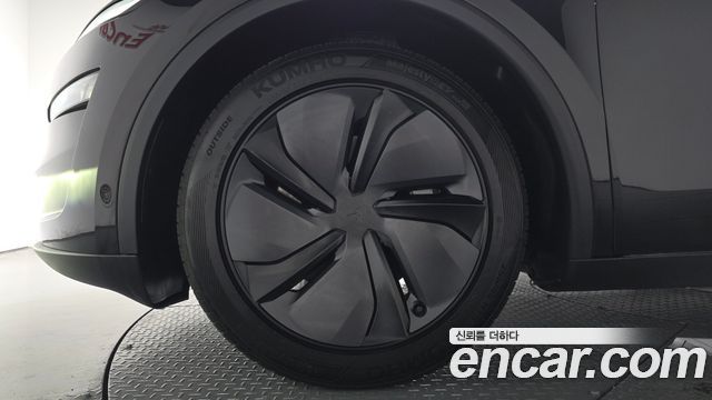 Tesla Model Y 2025 — photo 5