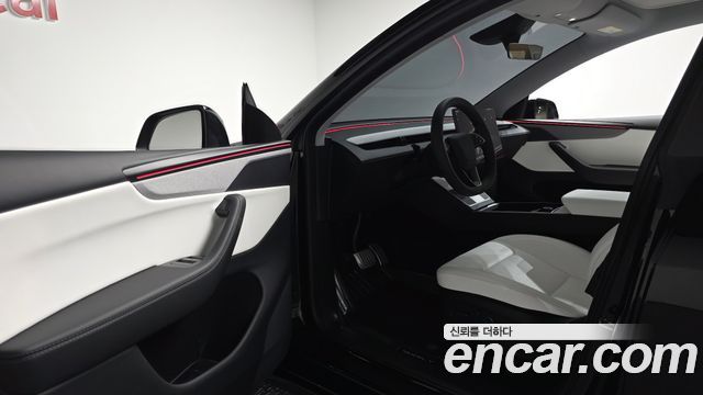 Tesla Model Y 2025 — photo 13