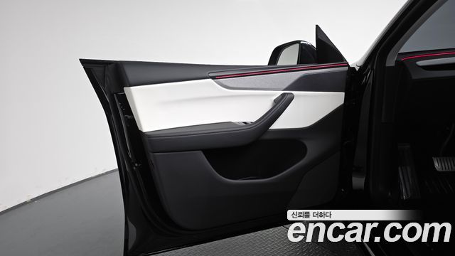 Tesla Model Y 2025 — photo 14
