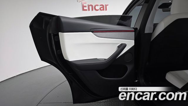 Tesla Model Y 2025 — photo 15