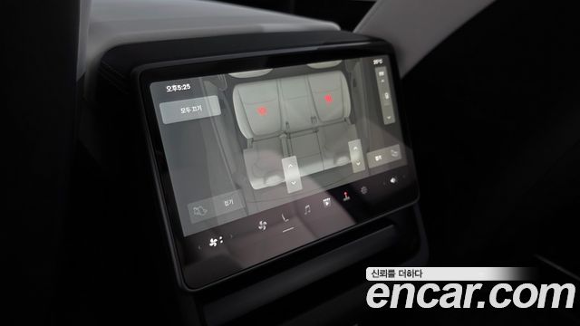 Tesla Model Y 2025 — photo 27