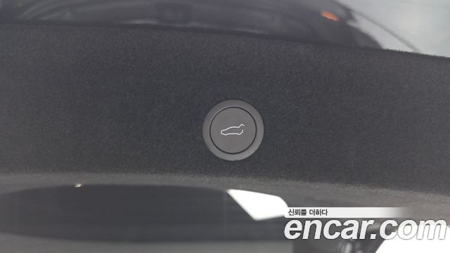 Tesla Model Y 2025 — photo 28