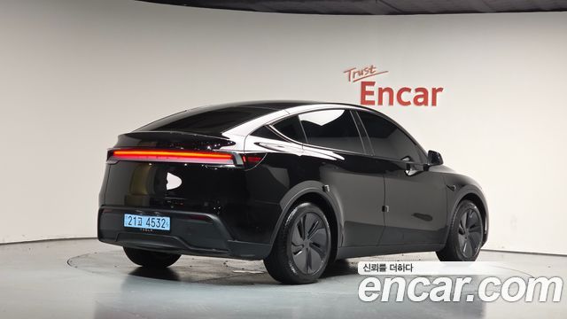 Tesla Model Y 2025 — photo 2