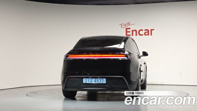 Tesla Model Y 2025 — photo 4