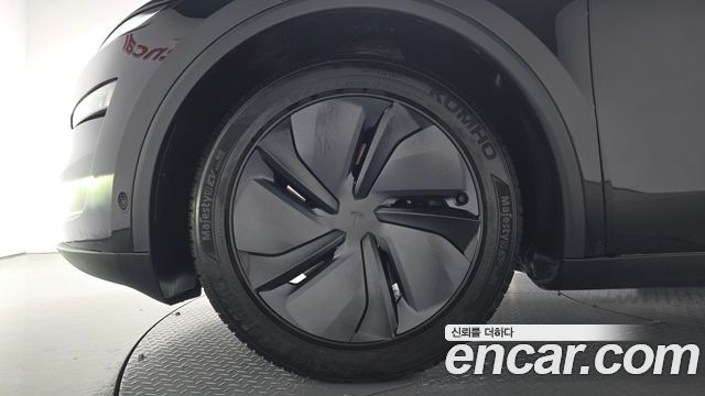 Tesla Model Y 2025 — photo 5