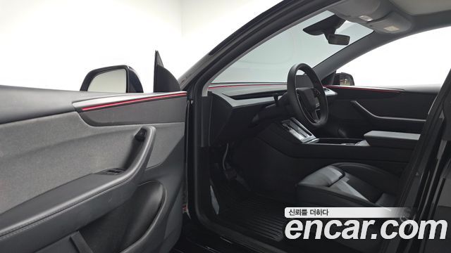 Tesla Model Y 2025 — photo 13