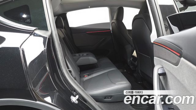 Tesla Model Y 2025 — photo 17
