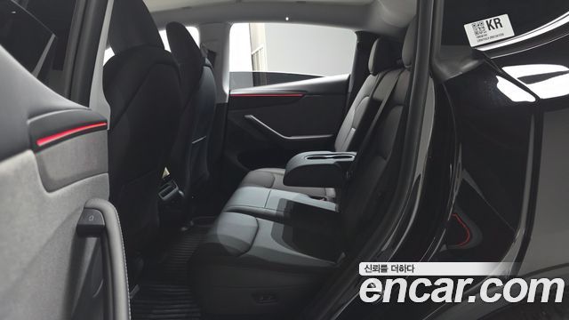 Tesla Model Y 2025 — photo 18