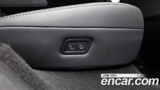Tesla Model Y 2025 — photo 24
