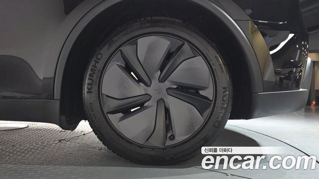 Tesla Model Y 2025 — photo 7