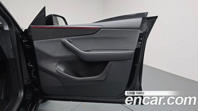 Tesla Model Y 2025 — photo 14