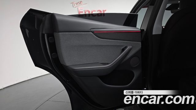 Tesla Model Y 2025 — photo 15