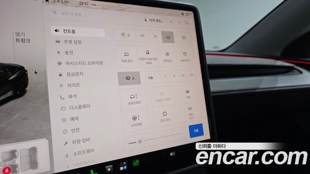 Tesla Model Y 2025 — photo 28