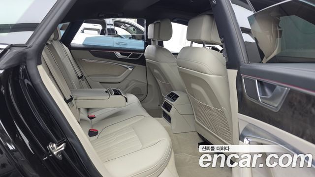 Audi A7 2021 — photo 18