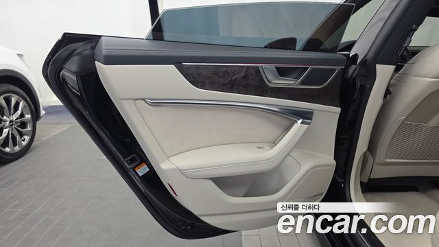 Audi A7 2021 — photo 15