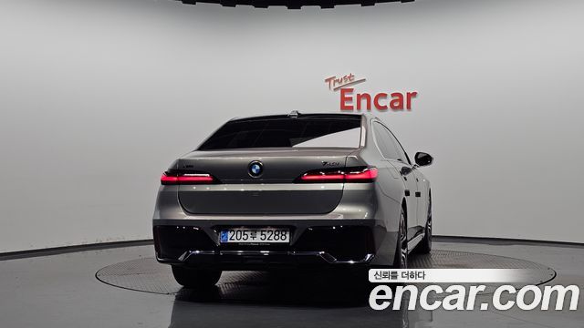 BMW 7-Series 2025 — photo 4