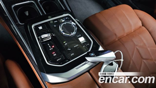 BMW 7-Series 2025 — photo 12