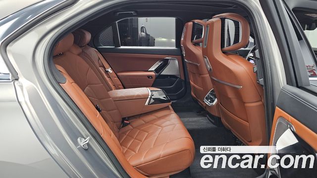 BMW 7-Series 2025 — photo 18