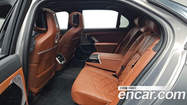 BMW 7-Series 2025 — photo 16