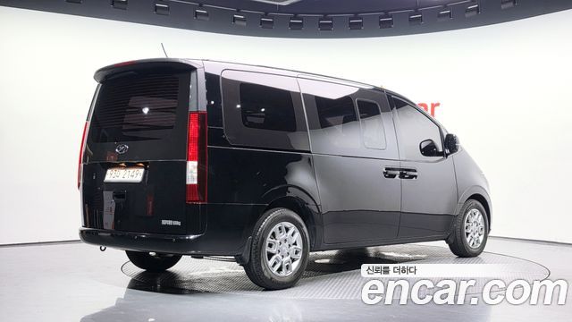 Hyundai Staria 2022 — photo 2