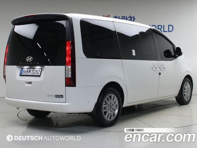 Hyundai Staria 2026 — photo 2