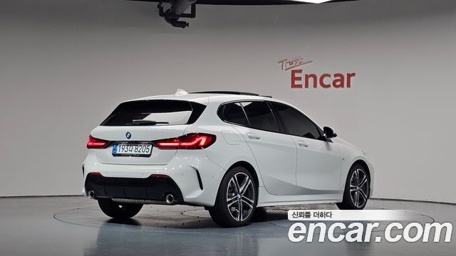 BMW 1-Series 2023 — photo 2