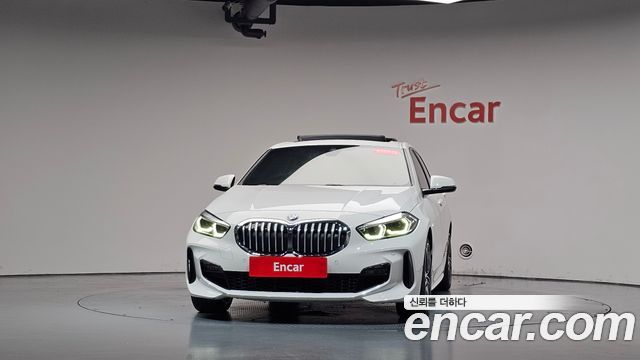 BMW 1-Series 2023 — photo 3