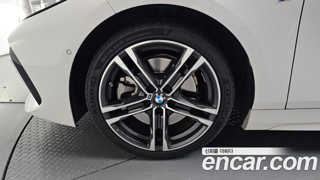 BMW 1-Series 2023 — photo 5