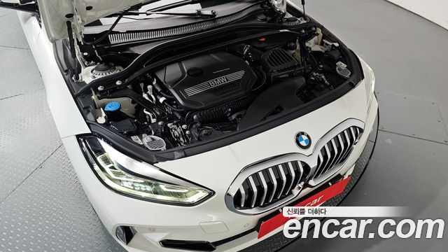 BMW 1-Series 2023 — photo 6