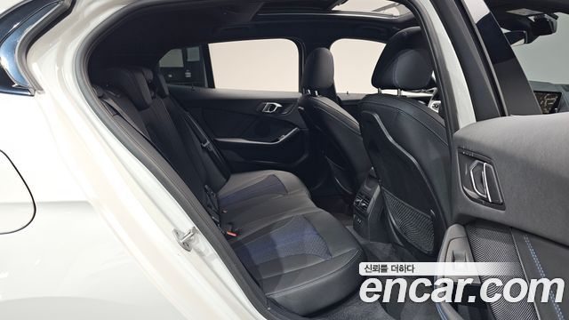 BMW 1-Series 2023 — photo 17