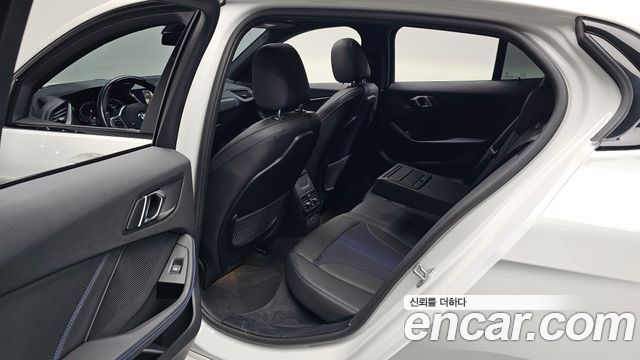 BMW 1-Series 2023 — photo 18