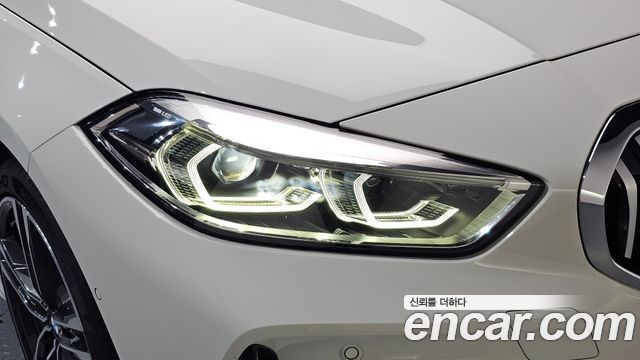 BMW 1-Series 2023 — photo 8
