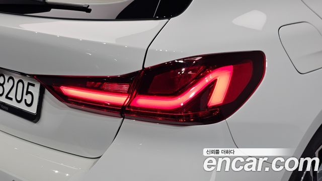 BMW 1-Series 2023 — photo 9