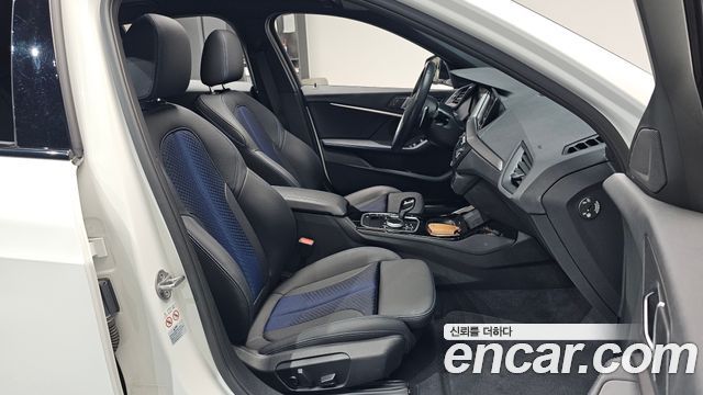 BMW 1-Series 2023 — photo 16