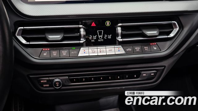 BMW 1-Series 2023 — photo 27