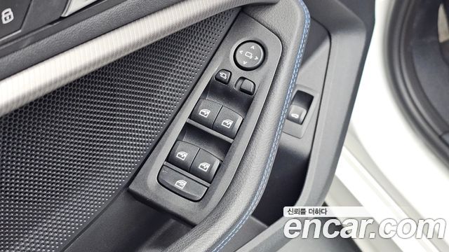 BMW 1-Series 2023 — photo 29