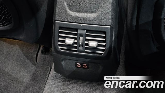 BMW 1-Series 2023 — photo 30